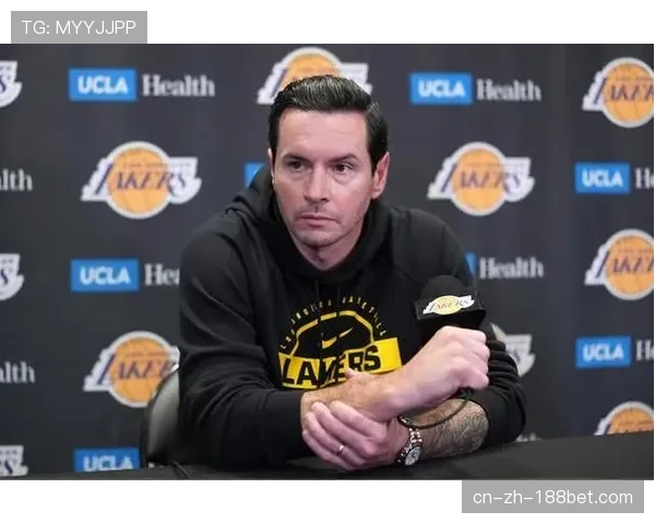 雷迪克简化战术固定九人轮换 双核缺阵下依靠团队纪律弥补